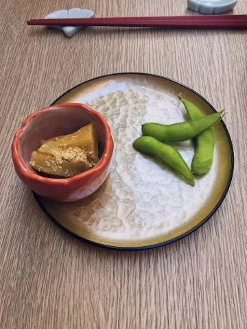 Edamame Et Des Aubergines Au Gingembre